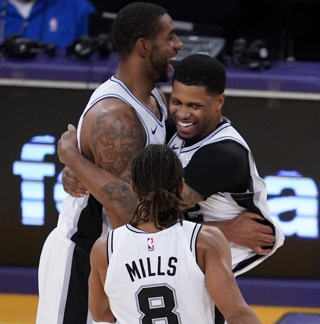 观众留下深 观众留下深